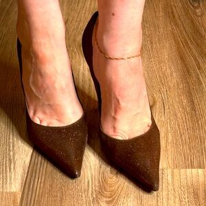 BCGB pointed toe heels